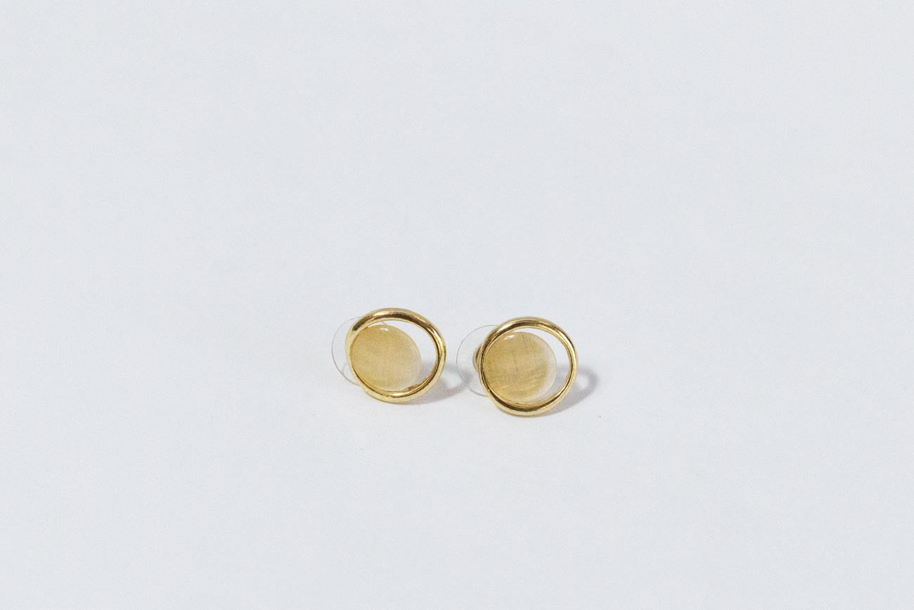 Pearly Stone Round Stud Earrings