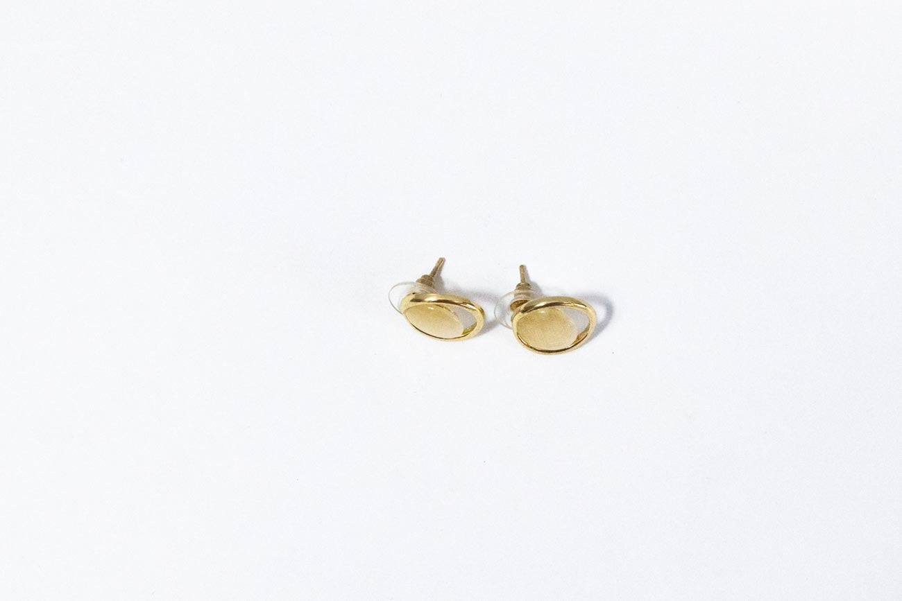 Pearly Stone Round Stud Earrings