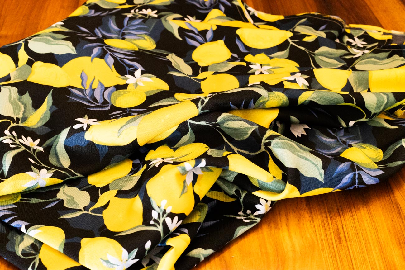 Midnight Lemon Bliss Table Cloth